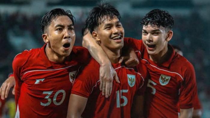 TIMNAS U17 LIVE - Pemain Timnas U-17 Indonesia yang diunggah akun Instagram @timnasindonesia. Pelatih Timnas U-17 Indonesia, Nova Arianto, membeberkan secara blak-blakan penyebab kekalahan menyakitkan 1-3 dari wakil Afrika, Zambia, pada laga perdana Grup H Piala Dunia U-17 2025. (Instagram/@timnasindonesia)