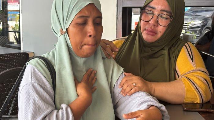 DIDUGA DIANIAYA - Duka mendalam menyelimuti keluarga Sartia (41), seorang ibu di Samarinda yang kehilangan anak semata wayangnya, R (14). Bocah yang masih duduk di bangku sekolah menengah pertama itu meninggal dunia di rumahnya, diduga akibat penganiayaan oleh temannya sendiri. (TRIBUNKALTIM.CO/GREGORIUS AGUNG)