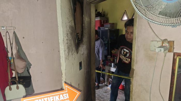 SUAMI BAKAR ISTRI - TKP kasus suami membakar istri di Kecamatan Sangatta Selatan, Kutai Timur, Jumat (7/11/2025). (HO/Polres Kutim)