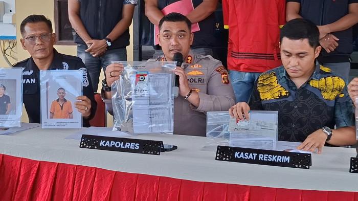 OPERASI JARAN MAHAKAM - Kapolres Paser, AKBP Novy Adi Wibowo, menyampaikan hasil Operasi Jaran Mahakam 2025 dalam konferensi persnya di Mapolres Paser, Jumat (7/11/2025). Terdapat 3 kasus pencurian yang berhasil diungkap selama Operasi Jaran berlangsung. (TRIBUNKALTIM.CO/SYAIFULLAH IBRAHIM).