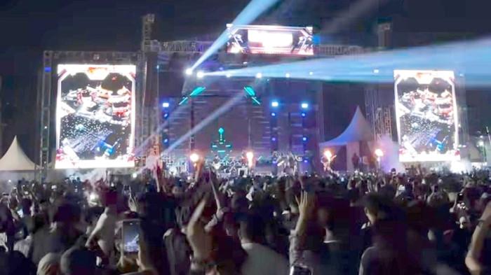 KONSER MUSIK BALIKPAPAN - Suasana Balikpapan Sport and Convention Center (BSCC) Dome pecah oleh euforia ribuan warga saat grup legendaris Dewa 19 mengguncang panggung Balikpapan Fest 2025, Sabtu (8/11/2025) malam.
