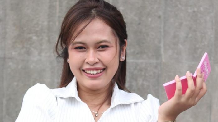 KECANTIKAN -  Wanita asal Balikpapan, Karina Ria Hardianti, Sabtu (15/11/2025).Tren kecantikan dengan menampilkan ragam skincare maupun makeup saat ini banyak ditemui di sosial media. (TRIBUNKALTIM.CO/DWI ARDIANTO)