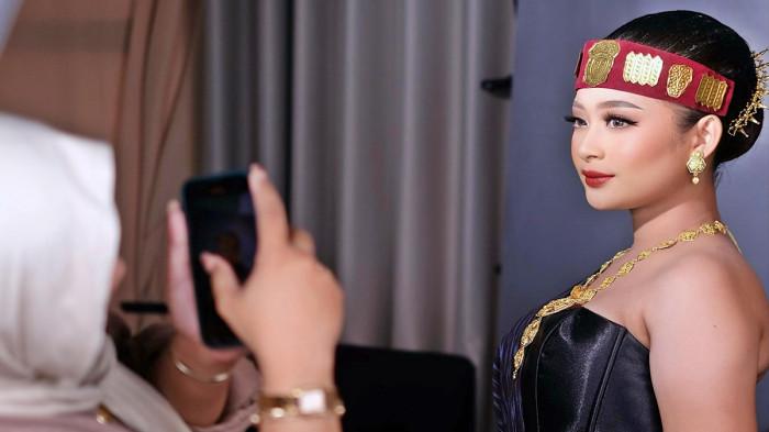 MAKE UP BALIKPAPAN - Satu di antara hasil karya make up artist asal Balikpapan, Meilani Rizkiastuti. Dirinya menegaskan, kunci tampil maksimal dengan make-up tentu dimulai dari memahami jenis kulit, Sabtu (15/11/2025). (HO/Meilani)