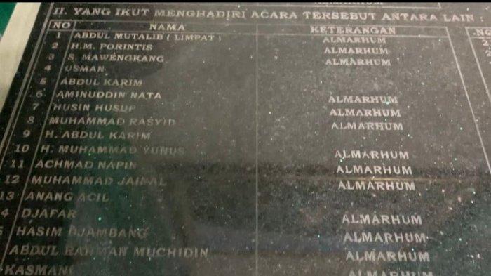 PERISTIWA NOVEMBER BALIKPAPAN - Prasasti Tugu Peringatan Demonstrasi 13 November 1945 di Balikpapan bertuliskan nama-nama para pejuang kini berada di Rumah Dahor, cagar budaya di Kota Balikpapan, Provinsi Kalimantan Timur (Kaltim). Tampak sejumlah nama para pejuang yang ikut dalam demonstrasi 13 November 1945 di Lapangan Karang Anyar. (TribunKaltim.co/Ary Nindita Intan RS)