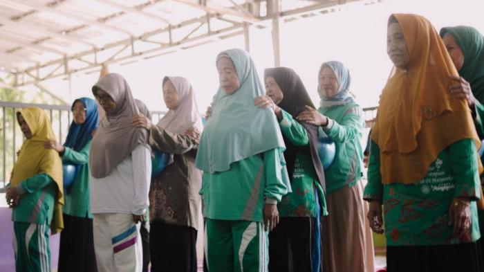 Para lansia sangat antusias untuk mengikuti kegiatan outbond bertujuan untuk mewujudkan lansia yang SMART (Sehat, Mandiri, Aktif, Produktif, dan Bermartabat) yang diselenggarakan oleh PT PLN (Persero) Unit Pelaksana Transmisi (UPT) Banjarbaru, bekerja sama dengan organisasi perempuan Aisyiyah di Sekolah Lansia Berdaya Desa Biih.