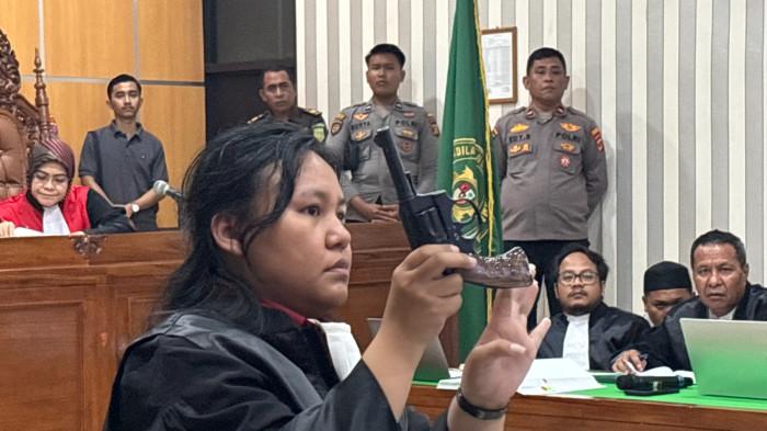 KASUS PENEMBAKAN SAMARINDA -  Sidang lanjutan kasus pembunuhan Dedi Indrajit Putra, Saksi Danang Anggang eks anggota Batalyon B Pelopor Satuan Brimob Polda Kaltim hadir via Zoom.Senjata api yang digunakan pelaku eksekutor, Julian alias Ijul, ternyata dibeli secara ilegal dari seorang mantan anggota Kompi 3 Batalyon B Pelopor Sat Brimob Polda Kalimantan Timur, Danang Anggang (DA). (TRIBUNKALTIM.CO/GREGORIUS AGUNG SALMON)