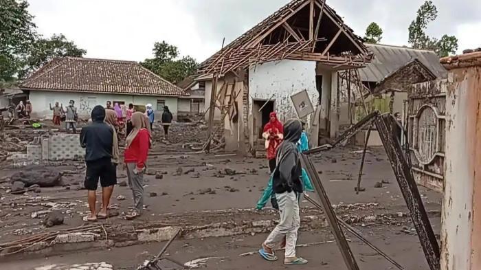 20251120_Gunung Semeru Erupsi_2