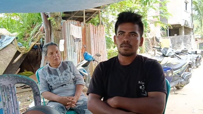 KESAKSIAN AYAH - Kubangan air di KM 8 Balikpapan Utara sekilas tampak biasa saja dari kejauhan. Bagi Laili, salah satu orang tua korban, lokasi itu kini menjadi tempat yang tak sanggup lagi ia lihat. Kenangan pahit kehilangan tiga anaknya di kubangan tersebut terus menghantuinya. (TRIBUNKALTIM.CO/ARDIANA)