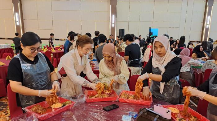 Peserta sangat antusias mengikuti Cooking Class Celebrate Kimchi Day