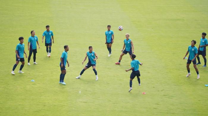 PERSIBA BALIKPAPAN BANGKIT - Periba Balikpapan bersiap menjamu PSIS Semarang pada lanjutan putaran kedua Pegadaian Championship League 2025-2026 di Stadion Batakan, Minggu malam nanti (23/11/2025). Skuad Beruang bertekad mengakhiri tren kekalahan 4 kali beruntung hingga putaran keempat ini.