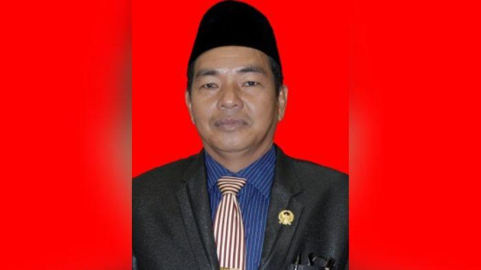 FOKUS BANTU - H. Ellyson, legislator PKS Kutai Barat, membawa misi besar membantu petani dan nelayan di dapilnya meski bertugas di Komisi I. (HO/DPRD KUTAI BARAT)