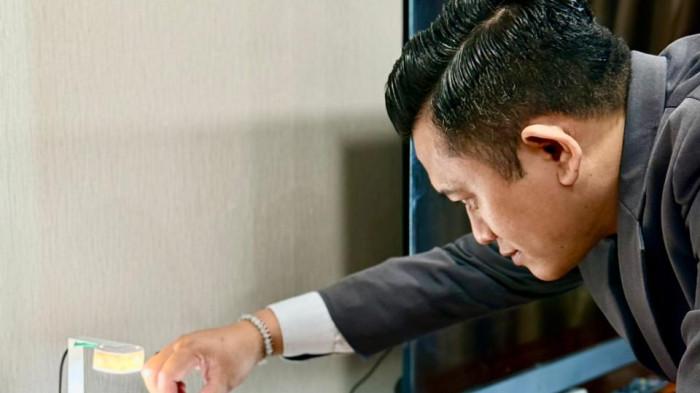 HOBI JADI HEALING - General Manager Hotel Novotel dan Ibis Balikpapan, Eko Anom Purboyanto, menyatakan, sederet hobi ini bukan sekedar pengisi waktu luang. Sebab, ikan dan bonsai membantunya menjaga ketenangan dalam memimpin, mengambil keputusan, serta menjalankan tanggungjawab besar , Senin (24/11/2025). (HO/Novotel Balikpapan) 