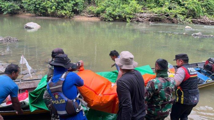 WNA MALAYSIA DITEMUKAN - Operasi pencarian WNA Malaysia yang hilang dalam kecelakaan air di Sungai Patek berakhir pada Minggu (23/11/2025). Kapolres Kutai Kartanegara AKBP Khairul Basyar,melalui Kabag Ops Polres Kukar Kompol Roganda, selaku Ketua Tim Gabungan Pencarian, memastikan bahwa korban bernama Wong Sie Tuong (65) ditemukan meninggal dunia pada pukul 14.56 WITA di kawasan Bisun, sekitar 15 kilometer dari titik awal kecelakaan. (HO/POLRES KUTAI KARTANEGARA)