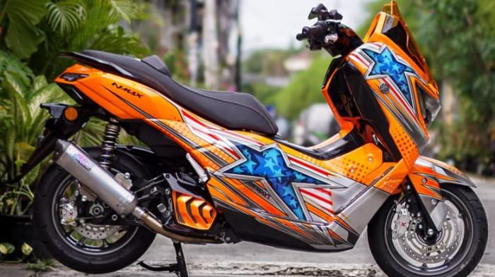 Bikin Auto Pangling, Modifikator Ini Bawa Nuansa Nostalgia Balap Legendaris di Modifikasi NMAX “TURBO”