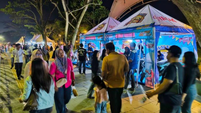 Para pengunjung sangat antusias dengan event dari yamaha STSj bertema Grebek Pasar Rame ini
