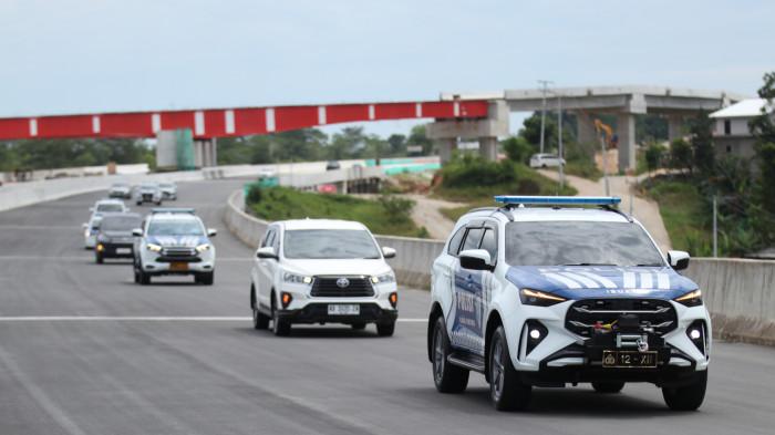 PANTAUAN TOL IKN - Memasuki hari ketiga pelaksanaan Operasi Lilin Mahakam 2025, Direktorat Lalu Lintas (Ditlantas) Polda Kalimantan Timur melakukan pemantauan langsung situasi arus lalu lintas di sepanjang Tol Ibu Kota Nusantara (IKN), Senin (22/12/2025). (TRIBUNKALTIM.CO/DWI ARDIANTO)