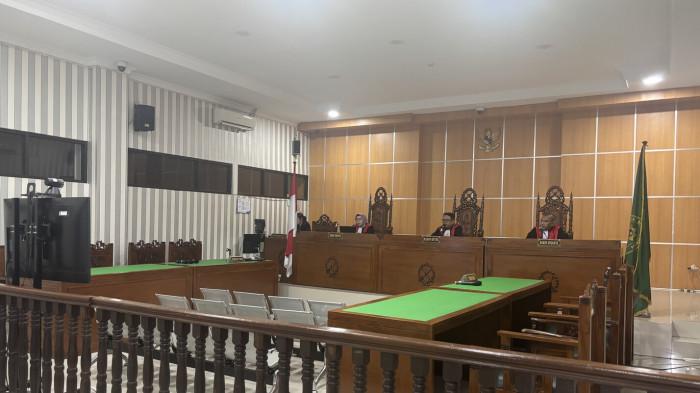PENGADILAN DITUNDA - Sidang lanjutan dengan agenda pembacaan tuntutan dari Jaksa Penuntut Umum terkait kasus penembakan di sebuah Tempat Hiburan Malam (THM) yang menewaskan Dedy Indrajid Putra terpaksa ditunda yang seharusnya digelar di Pengadilan Negeri (PN) Samarinda pada Rabu, (14/1/ 2026). (TRIBUNKALTIM.CO/RAYNALDI PASKALIS)