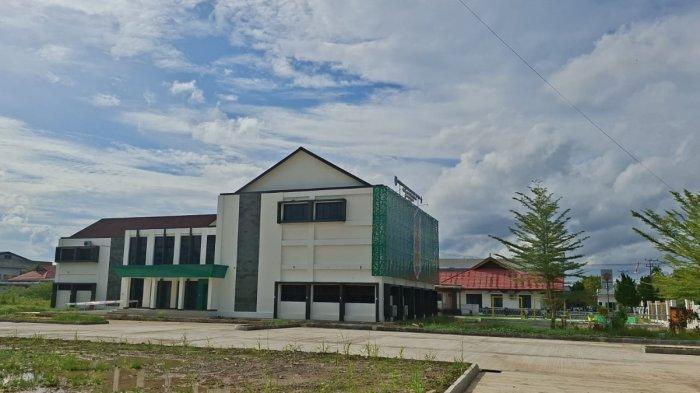 PERPUSTAKAAN DAERAH - Gedung baru Perpustakaan Ratu Aji Putri Petong yang berlokasi di Jalan Jenderal Sudirman, Kecamatan Tanah Grogot, Kabupaten Paser, Kalimantan Timur, Senin (2/2/2026). Fasilitas gedung Perpustakaan masih perlu dilengkapi. (TRIBUNKALTIM.CO/SYAIFULLAH IBRAHIM).
