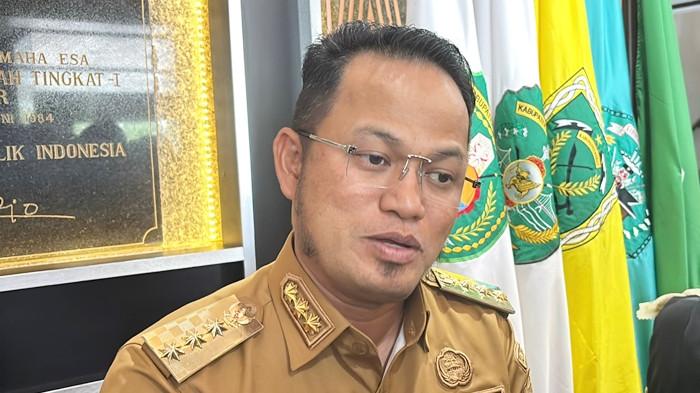 GRATISPOL PENDIDIKAN- Gubernur Kalimantan Timur, Rudy Masud saat ditemui usai melaksanakan rapat briefing bersama jajaran organisasi perangkat daerah (OPD) Kaltim di Ruang Ruhui Rahayu, Kantor Gubernur Kalimantan Timur. Senin (9/2/2026).