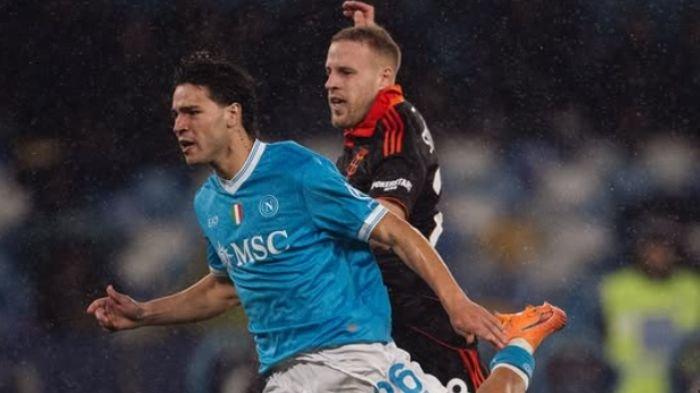 HASIL COPPA ITALIA  - Pemain Napoli berhadapan dengan Como di Coppa Italia, Rabu (11/2/2026). Como berhasil mengalahkan Napoli di adu penalti dan berhasil lolos semifinal