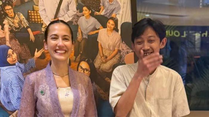 PEVITA BERTEMU YONO - Potret Pevita Pearce saat bertemu komika asal Samarinda, Kaltim, Yono Bakrie.Pevita Pearce minta diajari bahasa Banjar oleh Yono
