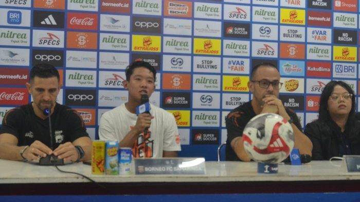 KONFERENSI PERS - Pelatih Borneo FC Fabio Lefundes didampingi asisten Pedro Javier dan Bek Alfharezzi Buffon (tenggah)pada konferensi pers jelang melawan PSBS Biak, di Stadion Segiri Samarinda Kalimantan Timur,Jumat (11/4/2026). Borneo FC bertekad raih tiga poin krusial demi bersaing di jalur juara Super League.(Tribun Kaltim.co/Nevrianto Hardi Prasetyo)