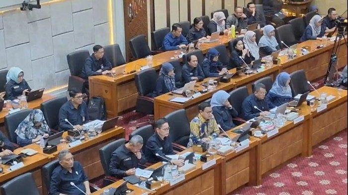 MAKAN BERGIZI GRATIS  - Rapat dengar pendapat (RDP) Badan Pengawas Obat dan Makanan (BPOM) RI bersama Komisi IX DPR RI di kompleks parlemen, Senayan, Jakarta, Senin (20/4/2026).
