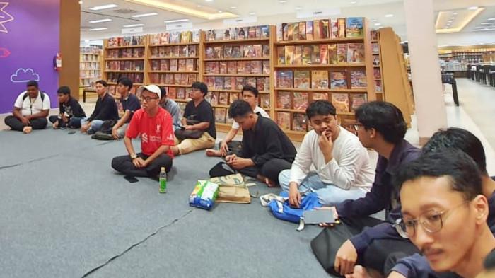 DISKUSI LITERASI BALIKPAPAN - Para pegiat literasi Balikpapan berkumpul untuk berdiskusi soal literasi dengan mengangkat tema 