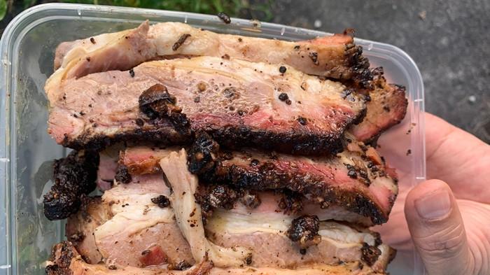 DAGING BRISKET ASAP - Daging brisket asap. Kenaikan kurs dolar membuat harga bahan baku brisket mengalami lonjakan dalam beberapa pekan terakhir.