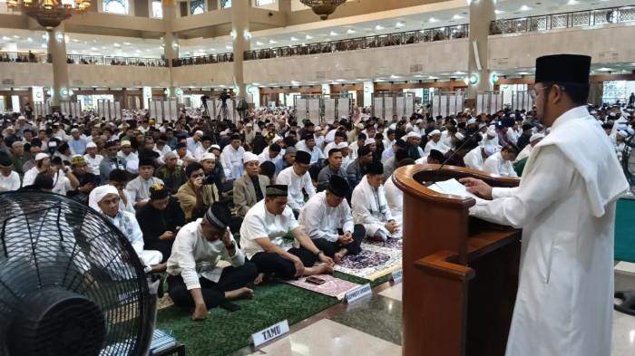 IDUL ADHA 2026 - Gubernur Kaltim, Rudy Mas’ud, hadir di tengah–tengah ribuan masyarakat untuk menunaikan ibadah salat Idul Adha 1447 Hijriyah di Masjid Raya Baitul Muttaqien Islamic Center, Jalan Slamet Riyadi, Kota Samarinda, Provinsi Kalimantan Timur (Kaltim), Rabu (27/5/2026), saat menyampaikan sambutannya. (TribunKaltim.co/Nevrianto HP)