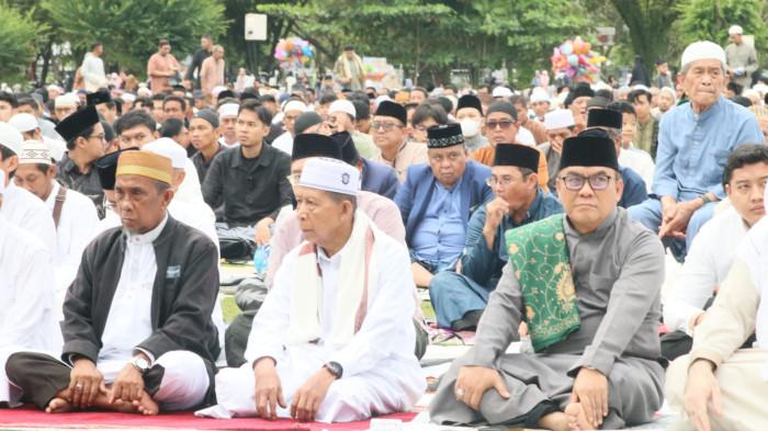 IDUL ADHA 2026 - Wakil Walikota Balikpapan, Bagus Susetyo, melaksanakan Salat Iduladha 1447 Hijriah bersama ribuan warga di Lapangan Merdeka Balikpapan, Provinsi Kalimantan Timur pada Rabu (27/5/2026) pagi. 