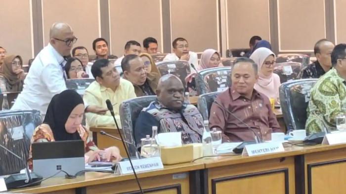 ANGGARAN KEMENTERIAN HAM - Menteri HAM Natalius Pigai saat menggelar rapat kerja dengan Komisi XIII DPR RI di kompleks parlemen, Senayan, Jakarta, Rabu (17/6/2026).