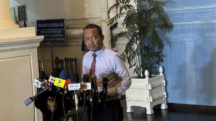BAHLIL SOAL BBM - Menteri ESDM Bahlil Lahadalia memberikan keterangan kepada wartawan usai bertemu Presiden Prabowo Subianto di Istana Negara, Jakarta, Kamis (11/6/2026). Bahlil memastikan harga BBM subsidi, LPG subsidi, dan tarif listrik subsidi tidak naik meski harga BBM non-subsidi mengikuti mekanisme pasar.