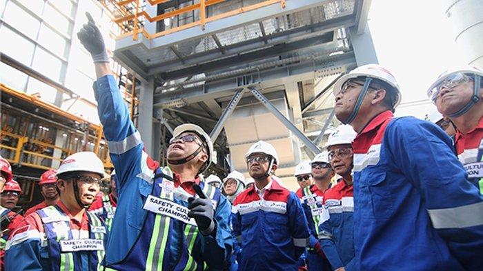 BERITA FOTO: Menyalakan Kedaulatan Energi dari Balikpapan - 28102025_Menteri-ESDM-Bahlil-Lahadalia-Tinjau-Proyek-RDMP-Balikpapan_1.jpg