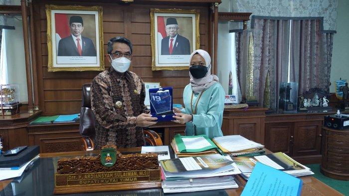 HUT Ke-19 TribunKaltim, Bupati Kutim Ardiansyah Terima Penghargaan Kepala Daerah Paling Inovatif