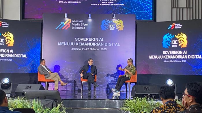 TATA KELOLA AI - Pemerintah melalui Kementerian Komdigi menegaskan tata kelola kecerdasan buatan atau AI harus human-centric, se mentara  Dewan Pers siap bekali jurnalis dengan panduan etika penggunaannya