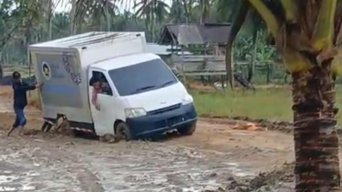 MOBIL SPPG LUMPUR
