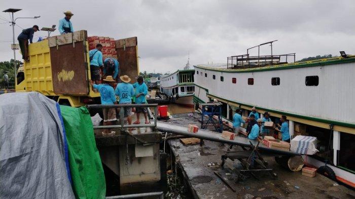 Dinsos Kaltim Berangkatkan 4.500 Paket Logistik untuk Korban Banjir di Mahakam Ulu