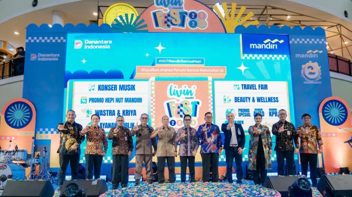 Suasana meriah pembukaan Livin’ Fest 2025 di Balikpapan, saat