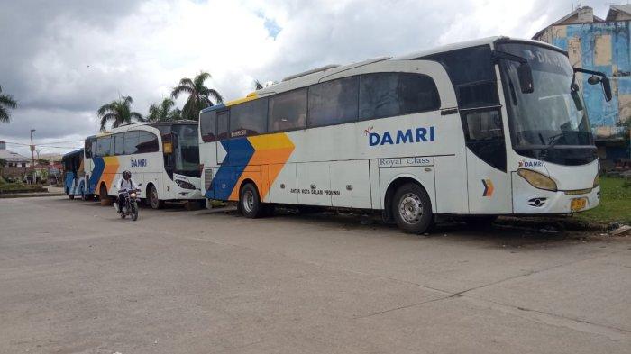 BUS DAMRI - Kondisi pool Bus Damri Tanjung Selor yang terpantau lengang dari penumpang pada awal Ramadhan 1444 Hijriah, Kamis (23/3).