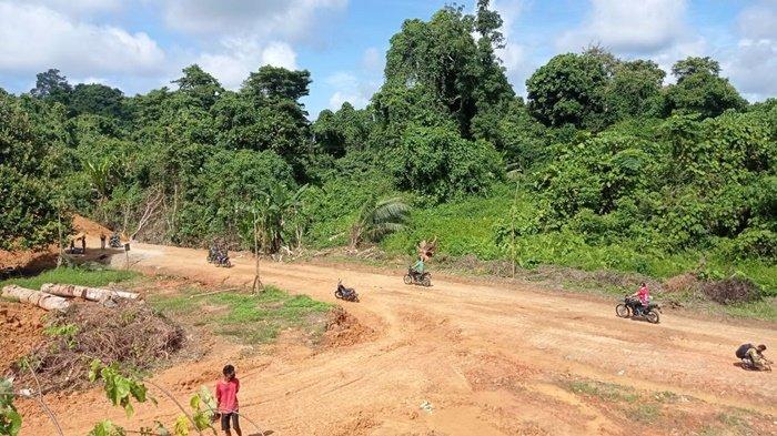 Pengerjaan Jalan Desa Kuala Lapang Malinau Barat 90 Persen Selesai