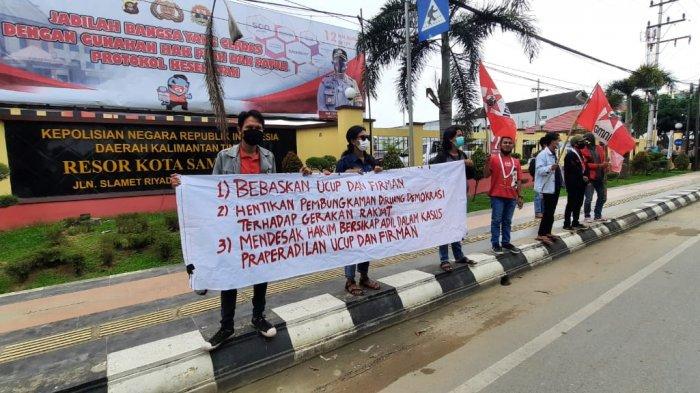 Gelar Aksi di Depan Mako Polresta Samarinda, Mahasiswa Tuntut dua Rekannya Dibebaskan
