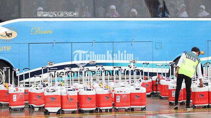 FOTO-FOTO: Hujan Deras Warnai Keberangkatan 299 Calon Jamaah Haji di Bandara SAMS Sepinggan - hujan-deras-warnai-keberangkatan-299-calon-jamaah-haji-kloter-9-asal-sulteng_03.jpg