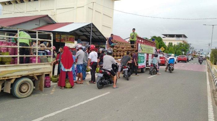 Peringatan Hari Ibu di Pemkab Berau, Ironis Ibu-ibu Malah Antre Elpiji 3 Kg
