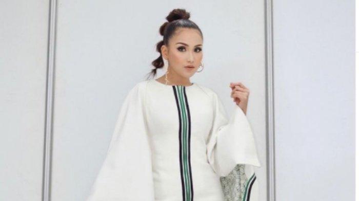 Isu Ayu Ting Ting Batal Menikah, Foto Adit Jayusman Hilang dari IG, Rumor Endorse, Konten YouTube?