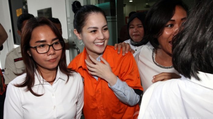 Masih di Dalam Penjara, Tersebar Foto Jennifer Dunn Bersama Rekannya Pakai Piyama, Boleh Foto-foto?