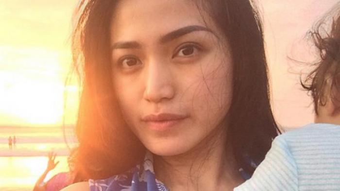 Pamer Foto Bareng Baby El, Caption Jessica Iskandar Ini Tuai Pujian Netizen