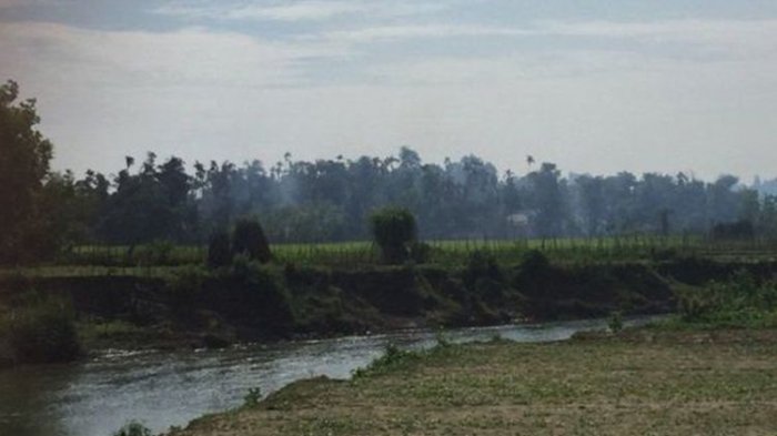 Rombongan Wartawan Saksikan  Desa Warga Rohingya Sengaja Dibakar
