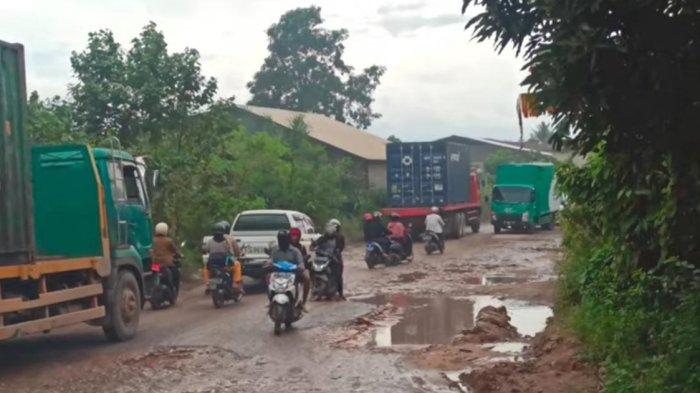 Warga Loa Buah Sempat Gelar Aksi di Jembatan Mahulu, Desak Pemerintah Segera Perbaiki Jalan Teratai