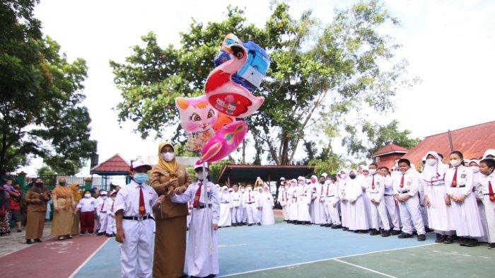 Giat SDN 030 Balikpapan Utara Dihari Pertama Sekolah, Pelepasan Balon dan Siswa Belajar Eco Enzyme